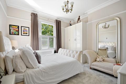 62 The Avenue, London, W13 8LS
