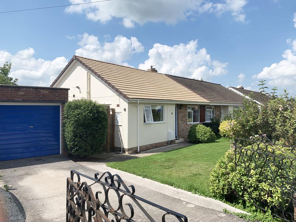 St. Cuthbert Avenue, Wells 2 bed semidetached bungalow £850 pcm (£