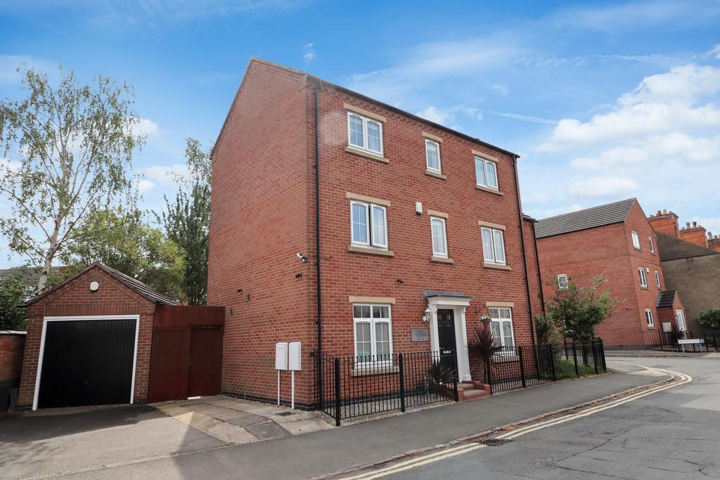 Albion Road, Sileby 6 bed semidetached house £285,000