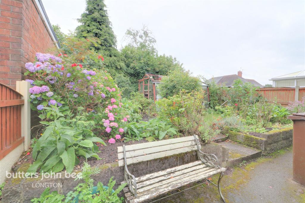 School Lane, Caverswall 3 bed semidetached house £127,000