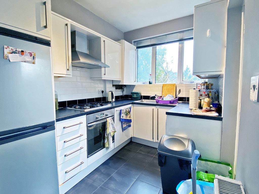 Ffynone Drive, Uplands, Swansea 2 bed flat £900 pcm (£208 pw)