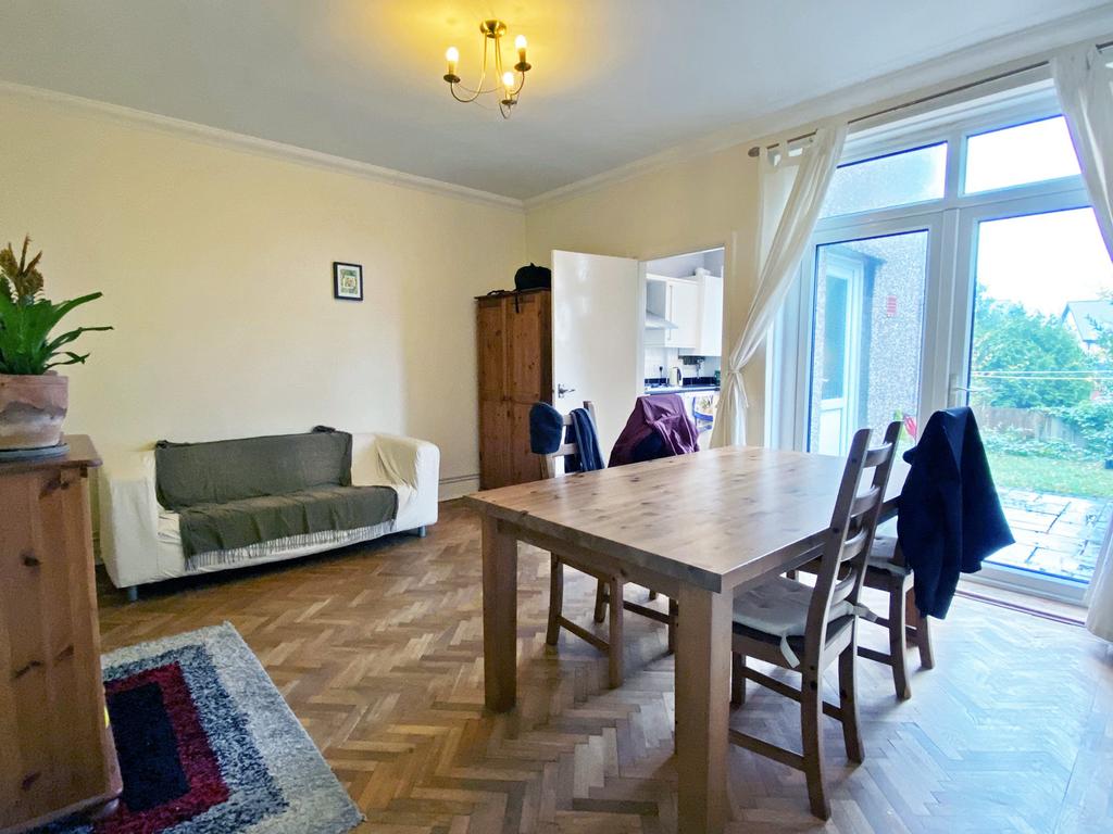 Ffynone Drive, Uplands, Swansea 2 bed flat £900 pcm (£208 pw)