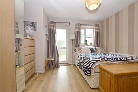 4 bedroom semi-detached house for sale - Swinnow Drive, Bramley, Leeds