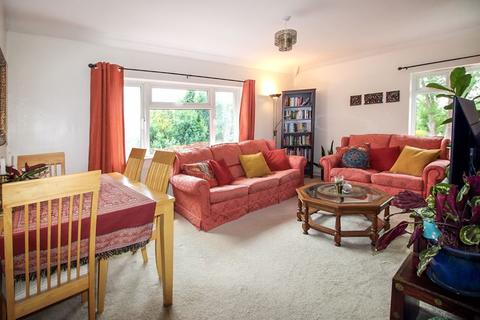 12 Lynwood Avenue, Coulsdon, CR5 2QL