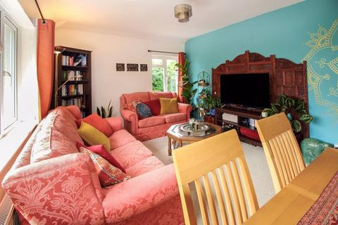 12 Lynwood Avenue, Coulsdon, CR5 2QL