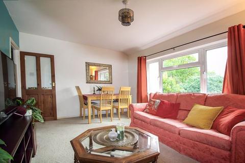 12 Lynwood Avenue, Coulsdon, CR5 2QL
