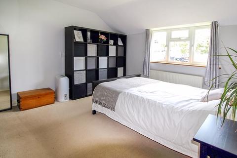12 Lynwood Avenue, Coulsdon, CR5 2QL