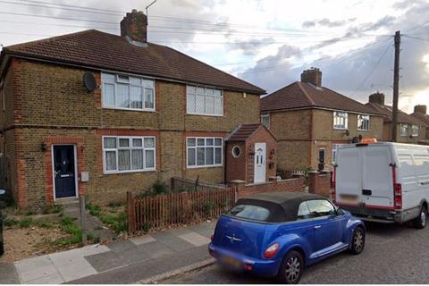 Studio to rent, Northern Avenue, Edmonton, London N9