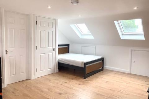 Studio to rent, Northern Avenue, Edmonton, London N9