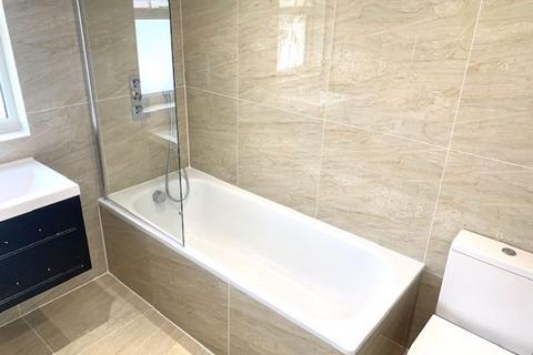 Studio to rent, Northern Avenue, Edmonton, London N9