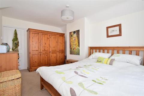 28 Calgary Crescent, Folkestone, CT19 6JD