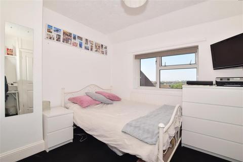 28 Calgary Crescent, Folkestone, CT19 6JD
