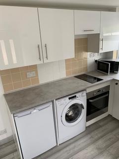 Studio to rent - POCKLINGTON CLOSE