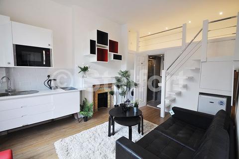Studio to rent, Parkhurst Road, London N7