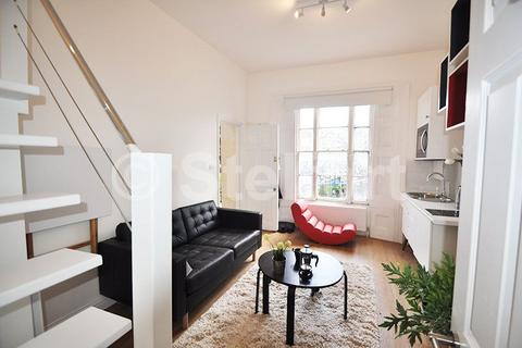 Studio to rent, Parkhurst Road, London N7