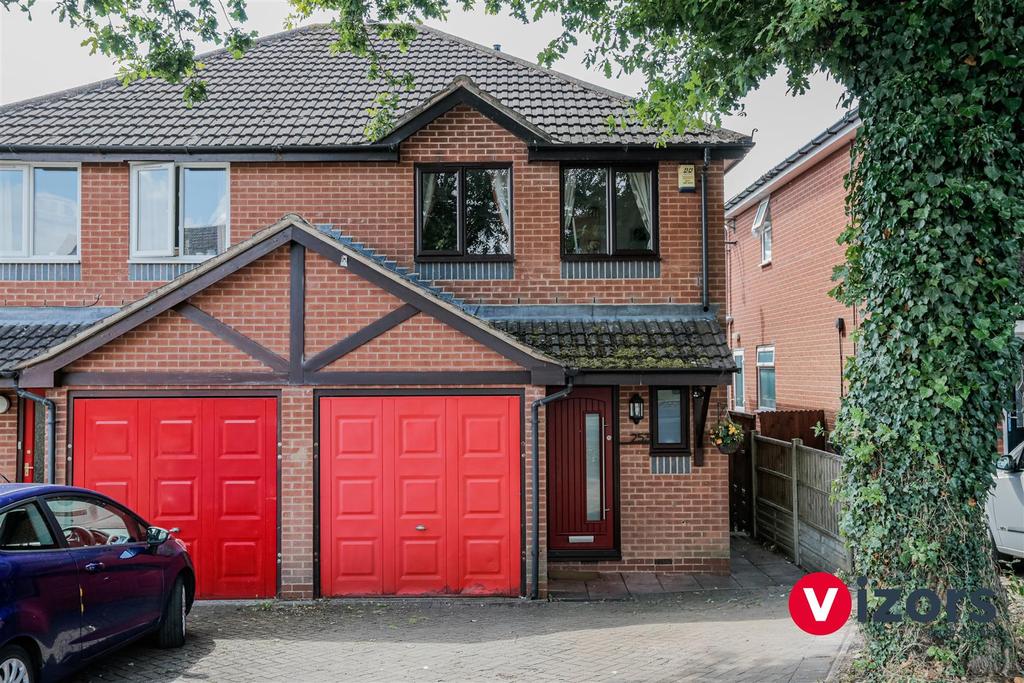 Walkwood Road, Walkwood, Redditch 3 bed semidetached house £230,000