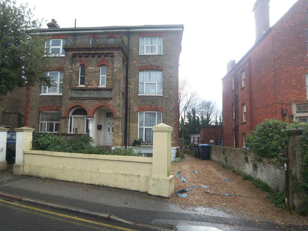 St. Peters Road, Margate 2 bed flat £795 pcm (£183 pw)