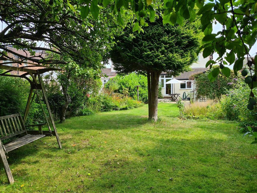 Lacey Green, WILMSLOW 3 bed semidetached house £1,600 pcm (£369 pw)