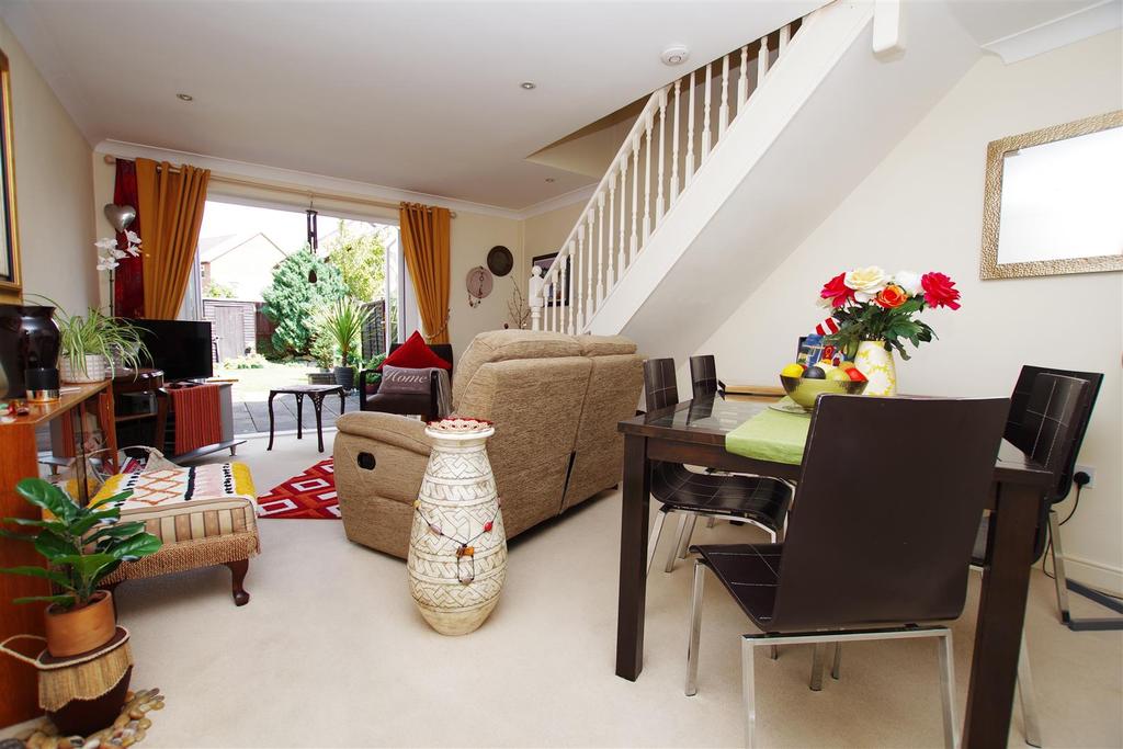 Bramwell Close, Upper Stratton, Swindon 2 bed terraced house £850 pcm