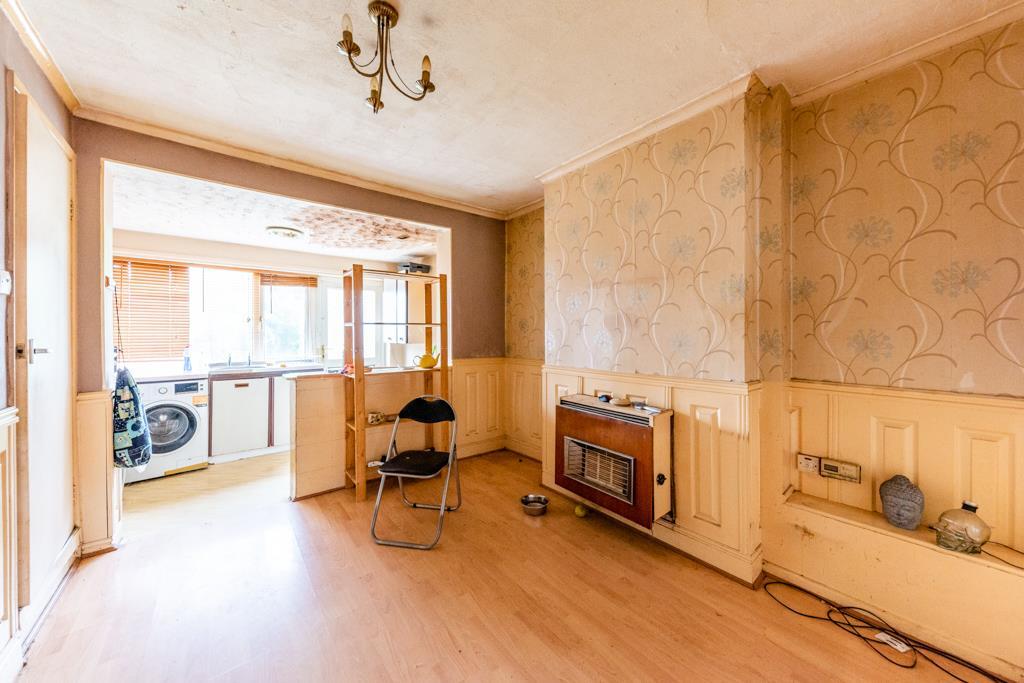 Carnarvon Grove, Carlton, Nottingham 2 bed terraced house £100,000