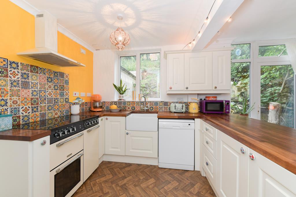 Newfield Road, Sherwood, Nottingham NG5 3 bed detached house £250,000