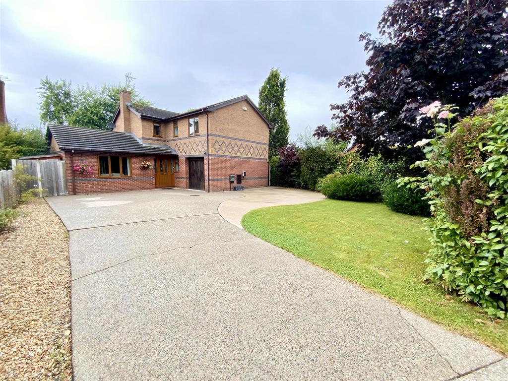 Greenfield View, Cross Lanes, Wrexham 4 bed detached house £375,000