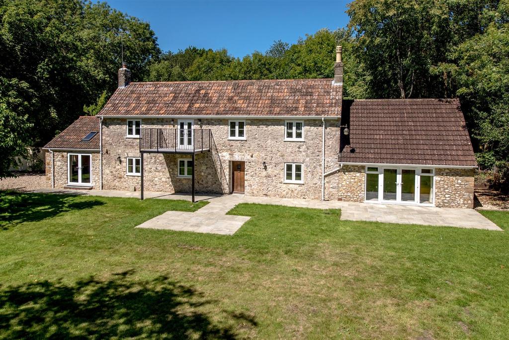 Road, Chard 2 bed detached house £1,850 pcm (£427 pw)