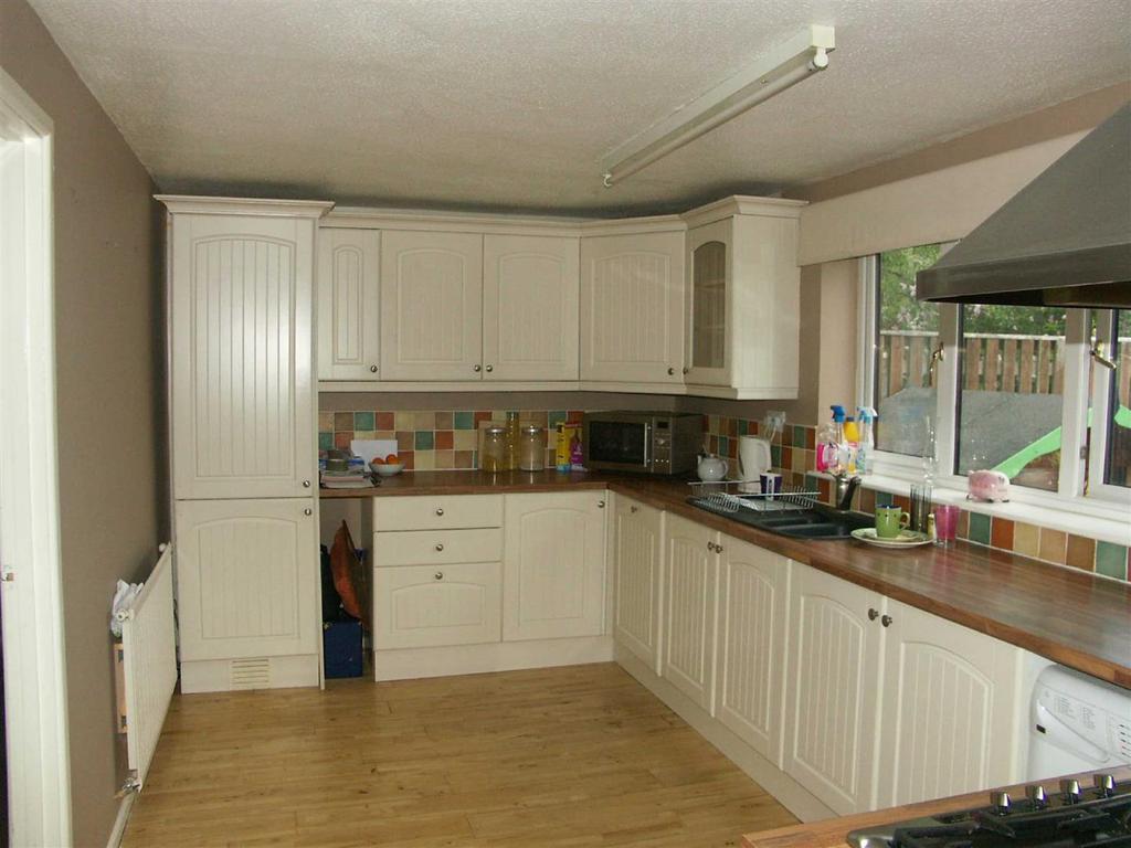 Maple Close, Craven Arms, Shropshire 3 bed semidetached house £675 pcm (£156 pw)