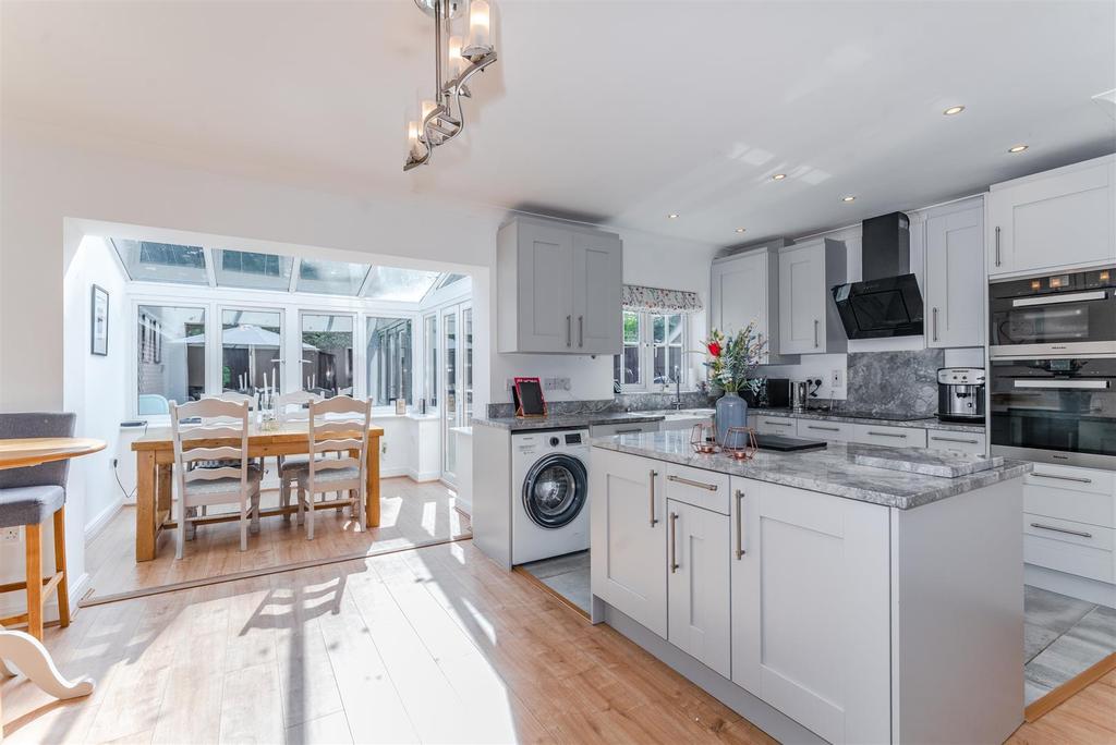 6 Braeside Kitchen-Dining Room (Angle 1) (2020).jp