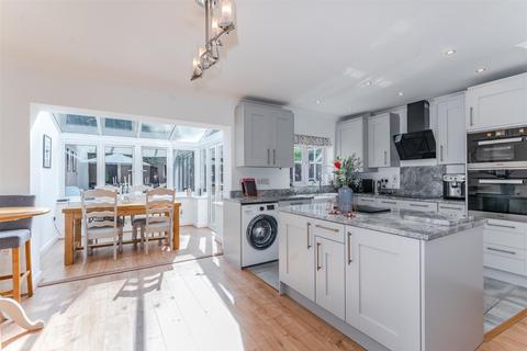 6 Braeside, Naphill, High Wycombe, HP14 4RY