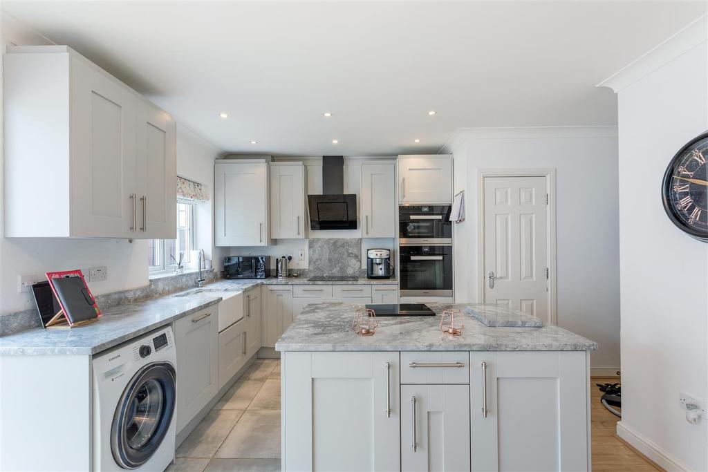 6 Braeside Kitchen Area (2020).jpg