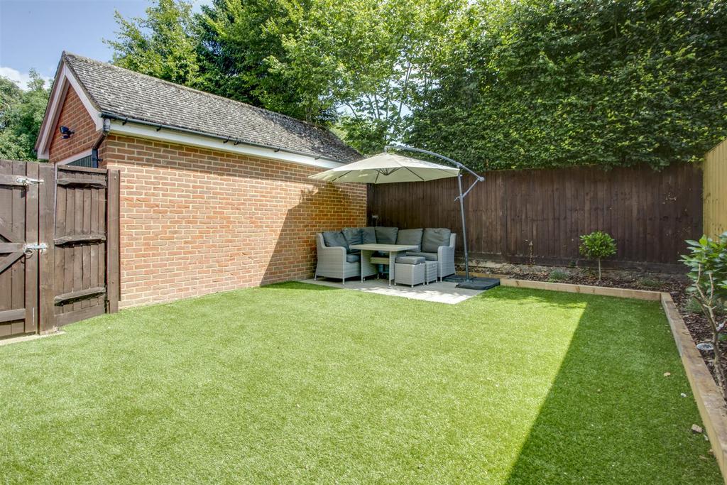 6 Braeside Rear Garden.jpg