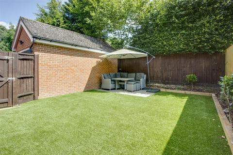 6 Braeside, Naphill, High Wycombe, HP14 4RY