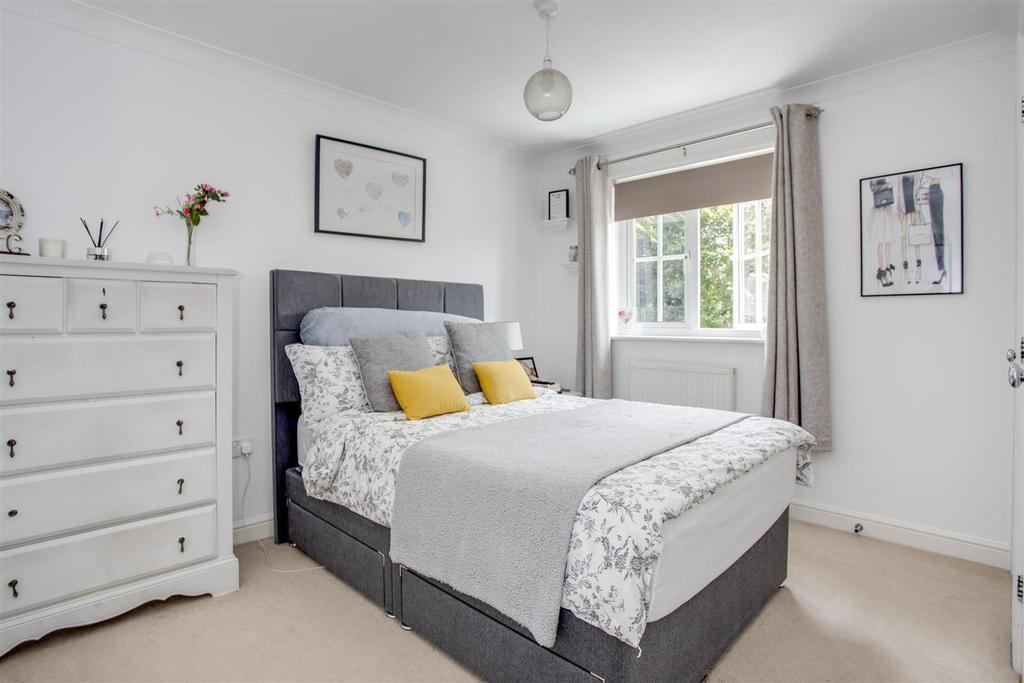 6 Braeside Bedroom 1.jpg