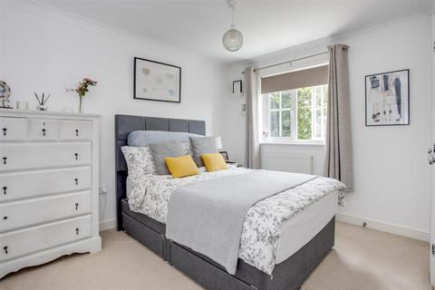 6 Braeside, Naphill, High Wycombe, HP14 4RY