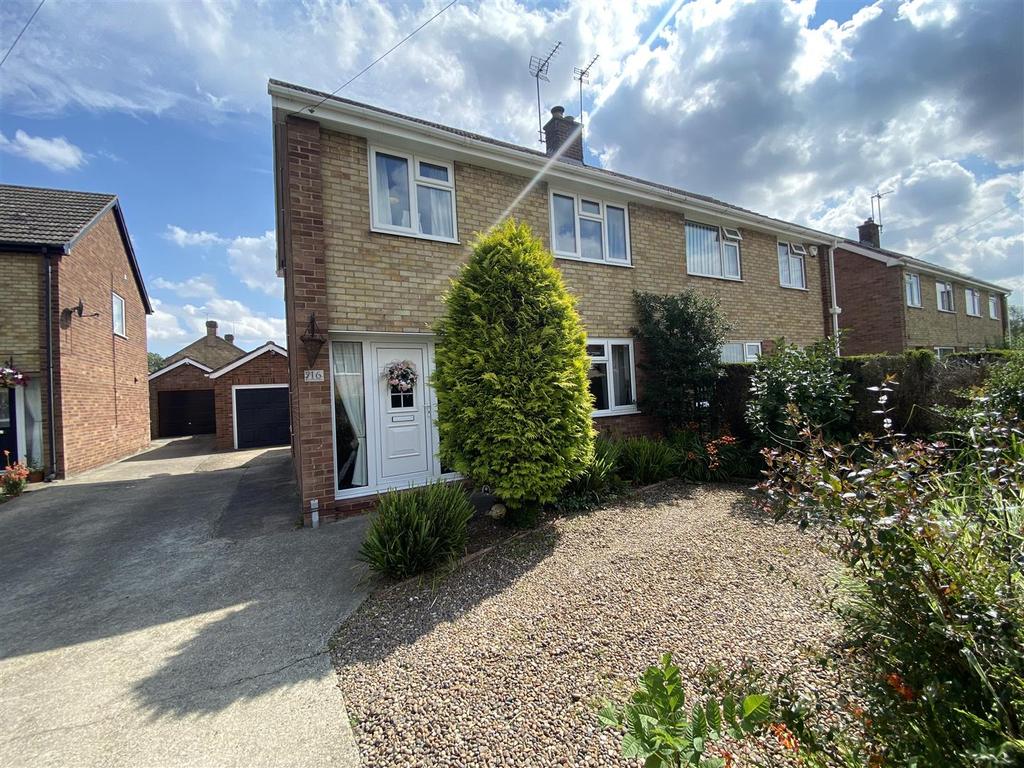 Barnards Drive, South Cave, Brough 3 bed semidetached house £200,000