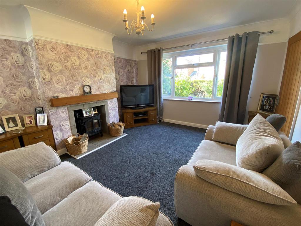 Barnards Drive, South Cave, Brough 3 bed semidetached house £200,000
