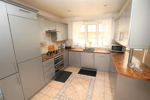 27 Hazel Walk, Bradford, BD9 6AH