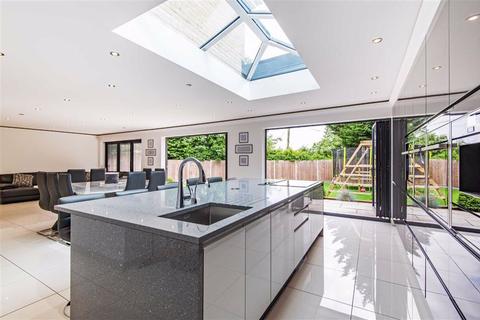 16 Poets Gate, Cheshunt, Waltham Cross, EN7 6SB