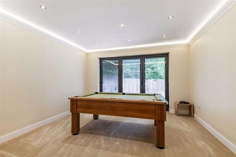 16 Poets Gate, Cheshunt, Waltham Cross, EN7 6SB