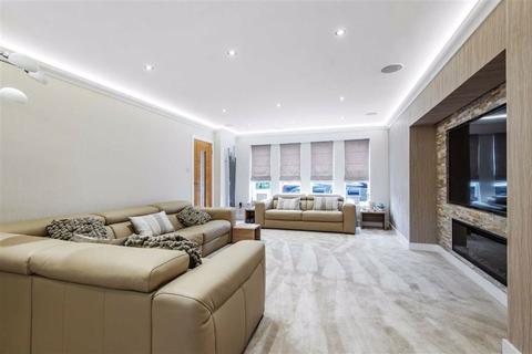 16 Poets Gate, Cheshunt, Waltham Cross, EN7 6SB