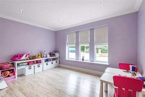 16 Poets Gate, Cheshunt, Waltham Cross, EN7 6SB