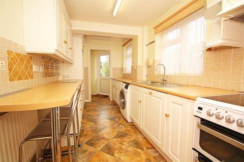 15 Wood End, Horsham, RH12 4NT