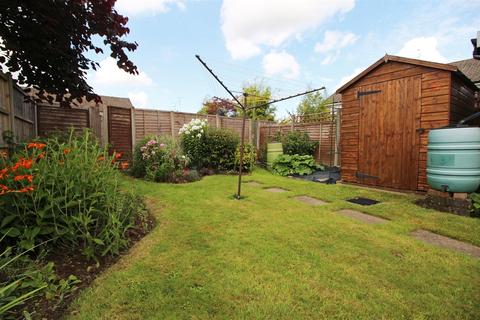 15 Wood End, Horsham, RH12 4NT