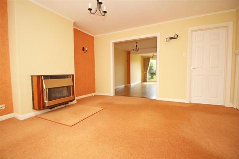 15 Wood End, Horsham, RH12 4NT