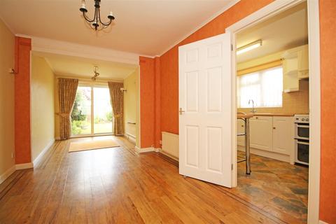 15 Wood End, Horsham, RH12 4NT