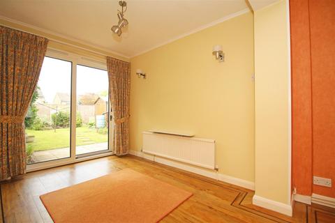 15 Wood End, Horsham, RH12 4NT