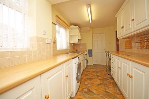 15 Wood End, Horsham, RH12 4NT