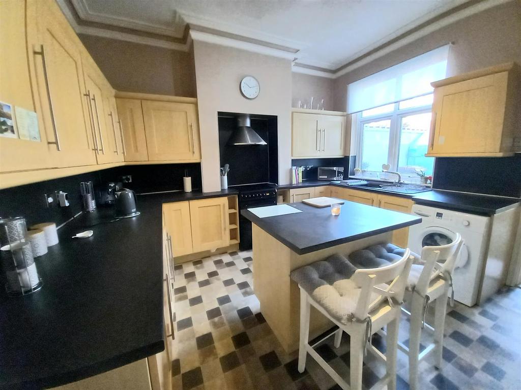 Gregory Street, Ilkeston 4 bed semidetached house £209,950