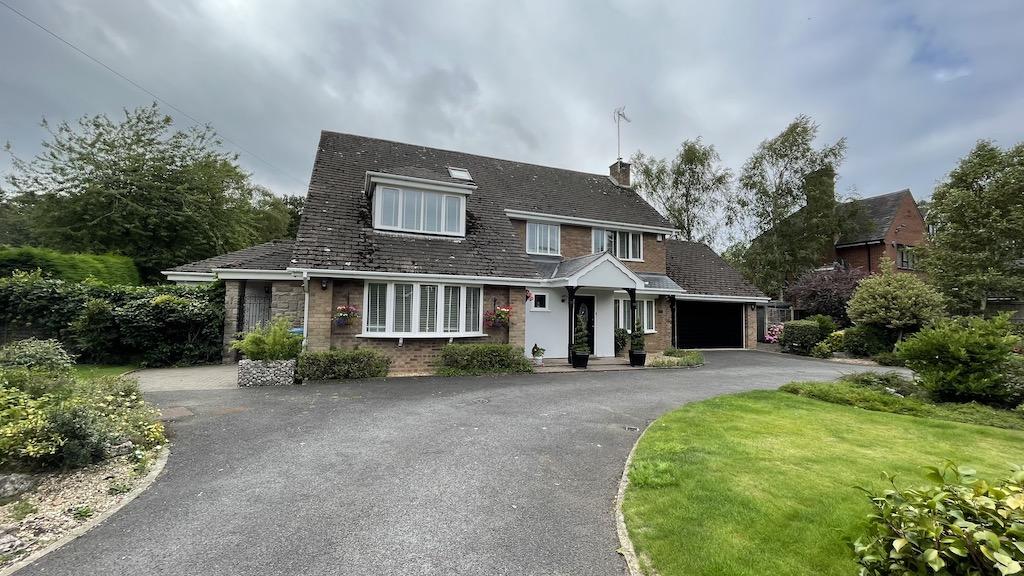 LAWNSWOOD Hunters Ride 6 bed detached house £985,000